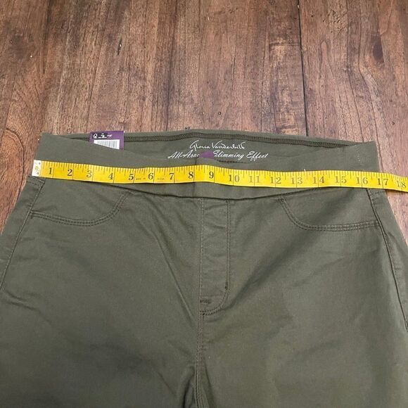 Gloria Vanderbilt Slimming Pants - Picture 5 of 9